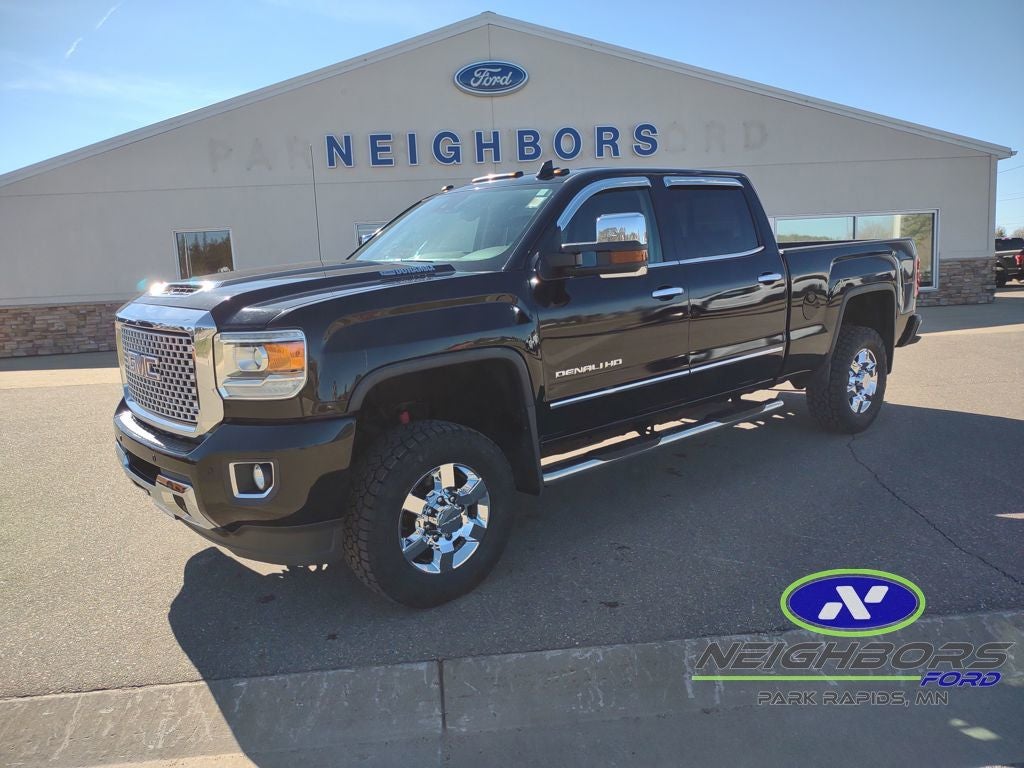 2017 GMC Sierra 4WD Crew Cab Standard Box Denali's photo